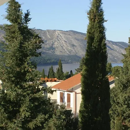 Stari Grad 4014b * Stari Grad (Hvar)